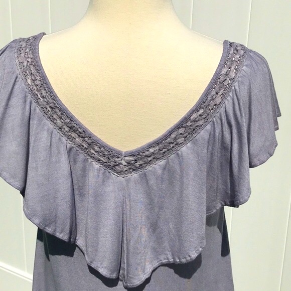 Max Jeans Blue Ruffled Double V Neckline Swing Top Size Medium - Picture 8 of 15